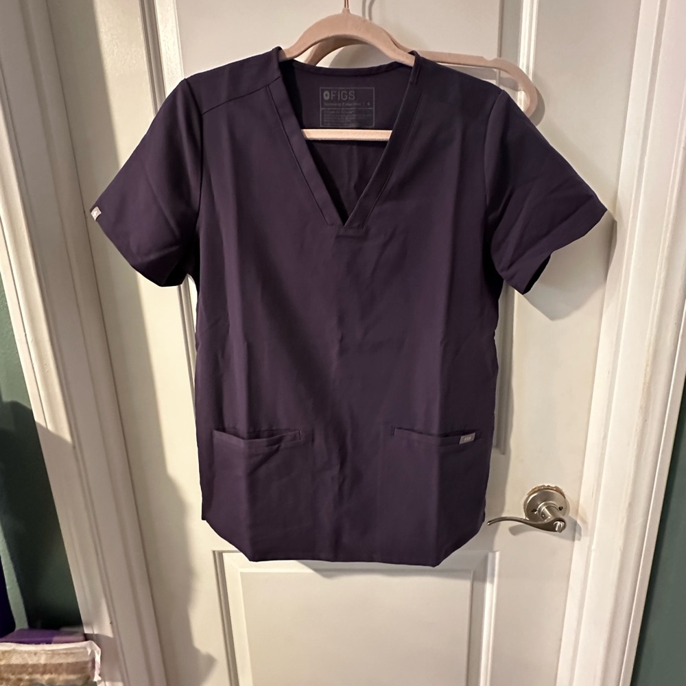 FIGS Scrub Top new with tags